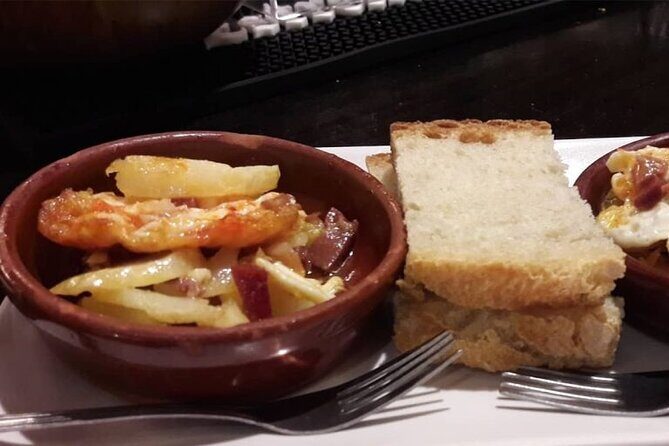 Tapas tasting with drinks at Santiago Old Towm - The Guided Experience and Atmosphere