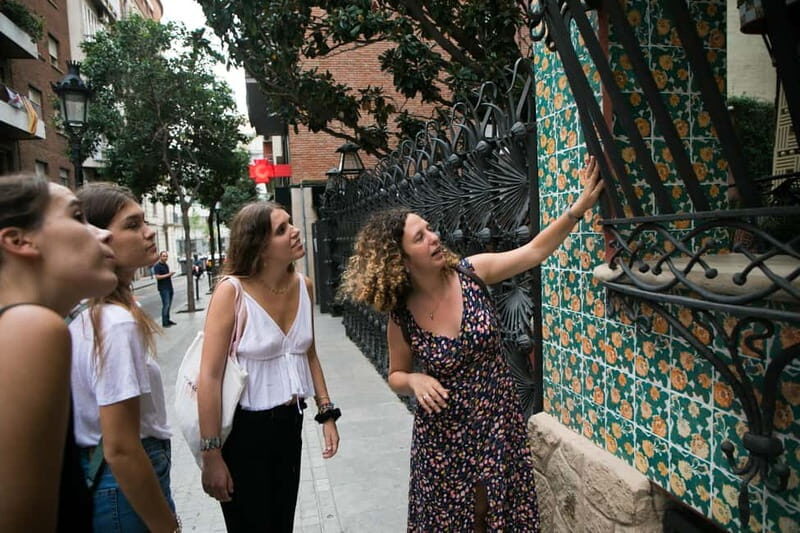 Tapas tour in Gracia quarter: Food, drinks & modernist gems - Architectural & Cultural Highlights