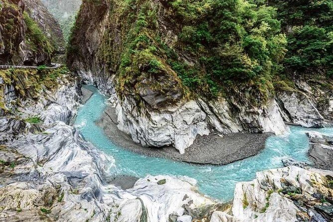 Taroko From Taipei In A Day by Train - The Journey Begins: From Taipei to Hualien by Train