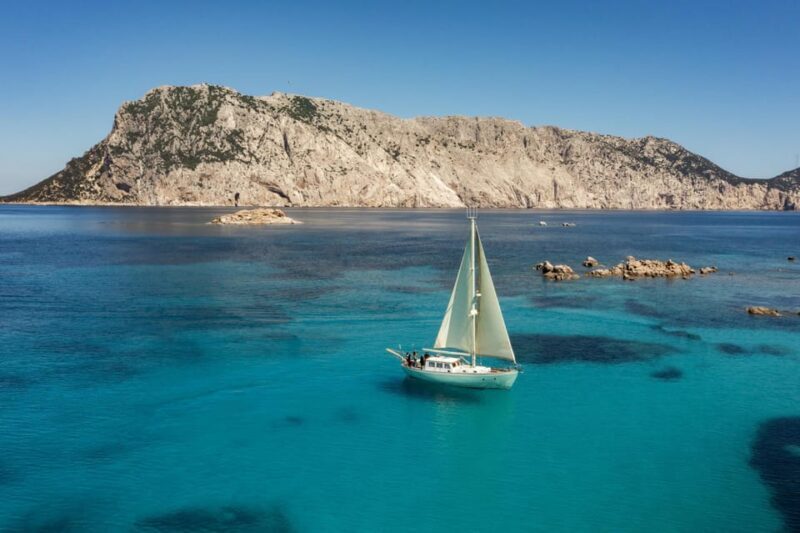 TAVOLARA TOUR WITH 15 METERS VINTAGE SAILBOAT WITH APERITIF - Key Points