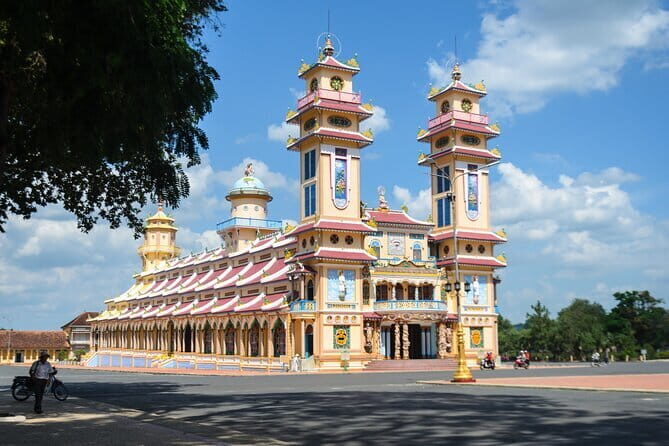 Tay Ninhs Caodaism and the Cu Chi Tunnels - Comprehensive Review of the Tay Ninhs Caodaism and the Cu Chi Tunnels Tour