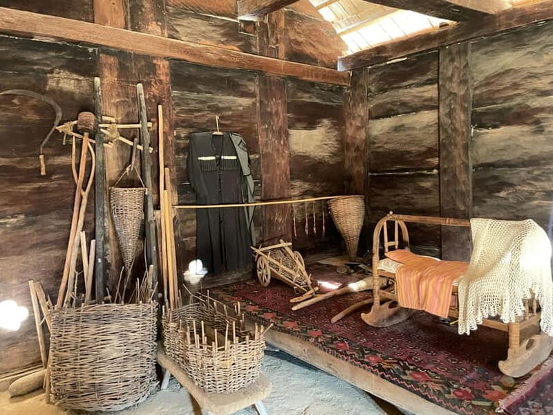 Tbilisi: Elegance of Traditional Architecture & Turtle Lake - Key Points