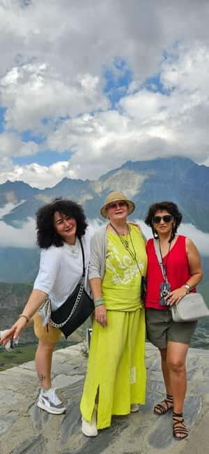 Tbilisi: Kazbegi Group Tour with Khinkali Cooking Class - Who Is This Tour Best Suited For?