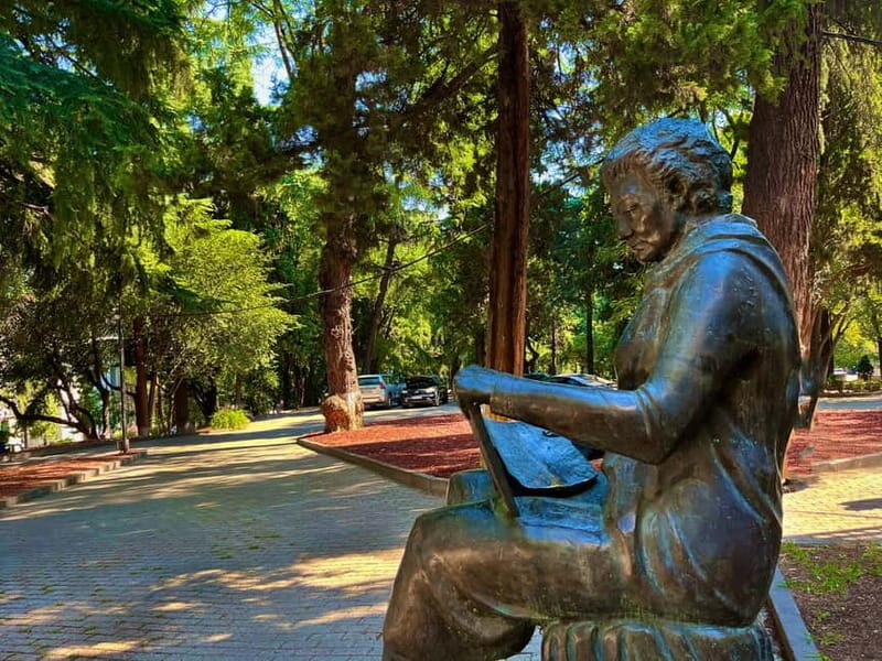 Tbilisi: Legends and Tales Walking Tour with Coffee & Sweets - The Atmosphere and Pace