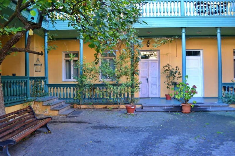 Tbilisi: Mystical Sololaki District and Vera Cemetery Tour - An In-Depth Look at the Tour Experience