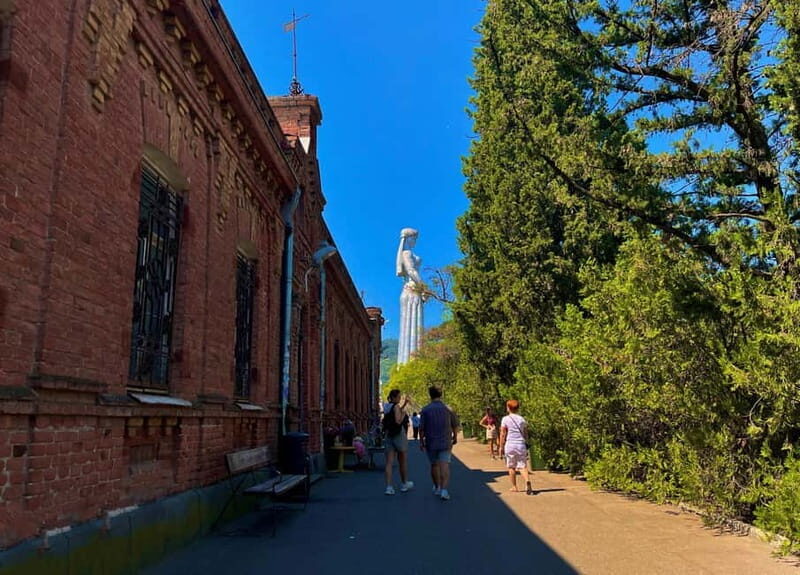 Tbilisi: Private Tour to Mother of Georgia & Narikala Castle - Key Points