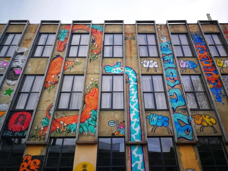 Tbilisi: Vintage Stores and Cafes Walking Tour with Coffee - A Closer Look at the Vintage & Cafe Experience