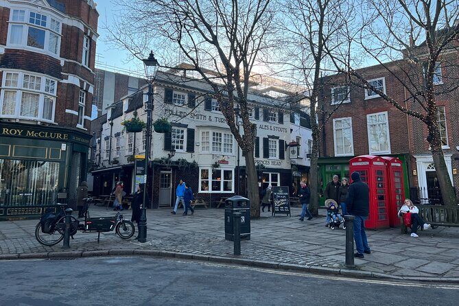 Ted Lasso Filming Locations Half-Day Tour - Value for Money