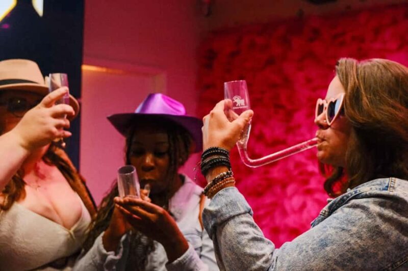 Temecula: Wine & True Crime Tour with Drinks Included - Key Points