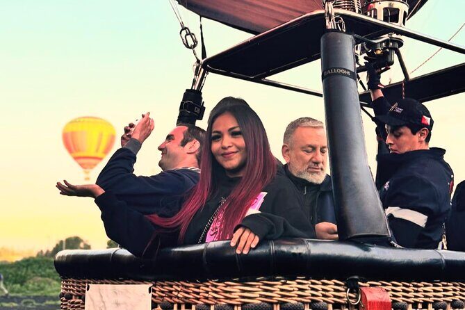 Teotihuacan balloon flight with cave breakfast + pyramids - Key Points