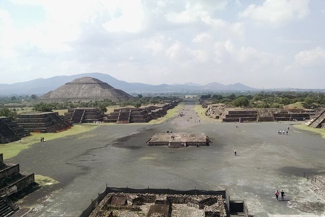 Teotihuacan pyramids from San Miguel de Allende - Exploring the Pyramids of Teotihuacán from San Miguel de Allende
