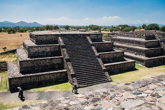 Teotihuacan pyramids from San Miguel de Allende - The Transport and Group Size