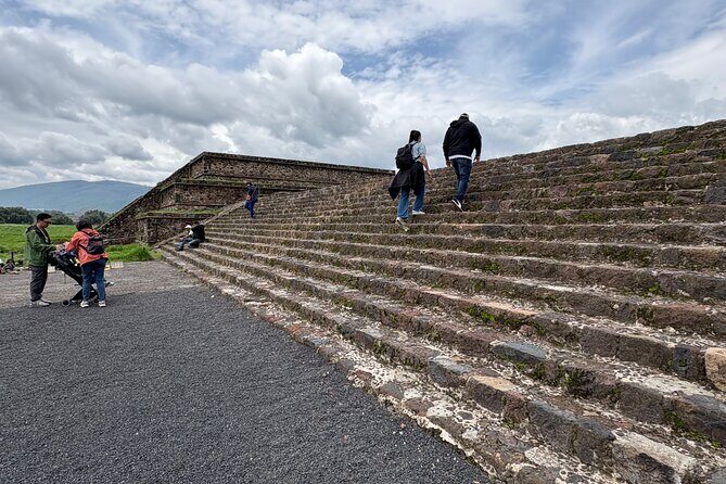 Teotihuacan Pyramids VIP Tour without Commercial Stops - Transportation, Timing, and Group Size