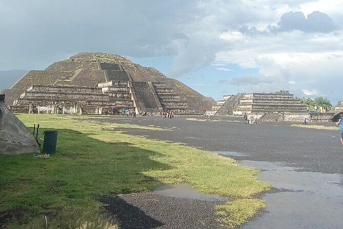 Teotihuacan Pyramids without Shops and Stops - Transportation and Group Size