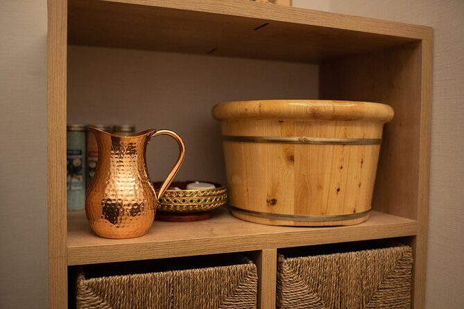 Thai Foot and Legs Massage of 30 min at THAI MASSAGE ALURA - The Therapists and Service Quality