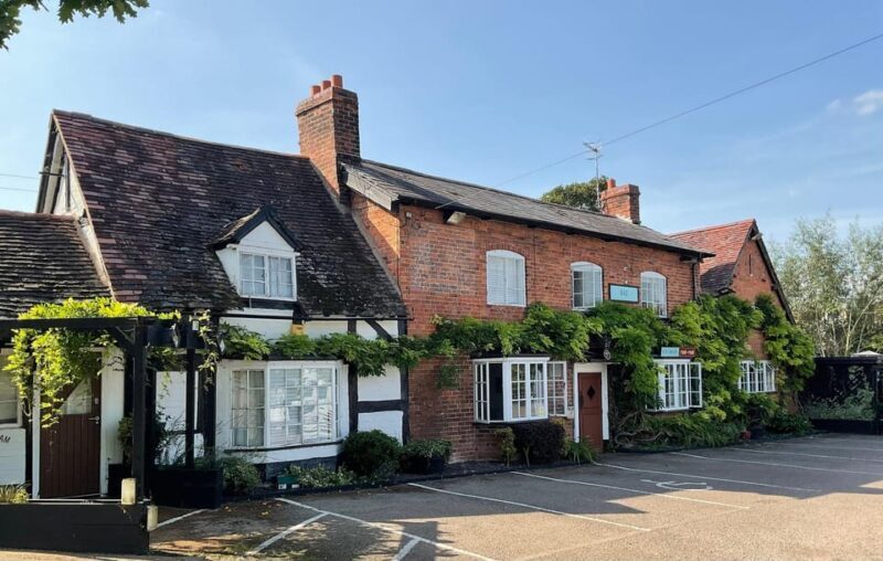 The Alternative Shakespeare Tour + 3 Course Carvery - Key Points