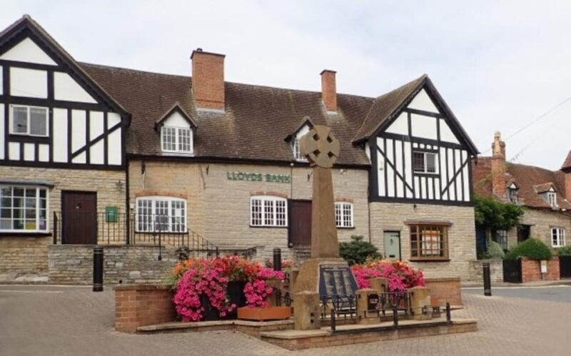 The Alternative Shakespeare Tour + 3 Course Carvery - Who Would Love This Tour?