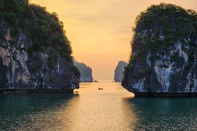 The BEST Lan Ha Bay Sunset Boat Tours 2025 From Cat Ba Island - Key Points