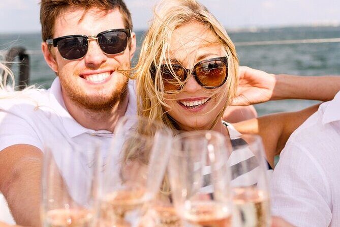 The best Miami boat party with DJ, drinks and lights of the city - What Makes This Cruise Special?