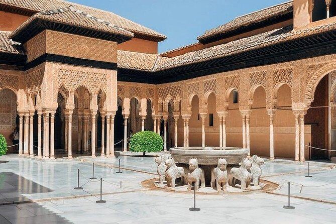 The Best of Alhambra & Granada: Private Tour with Nasrid Palaces - What Makes This Tour Stand Out?