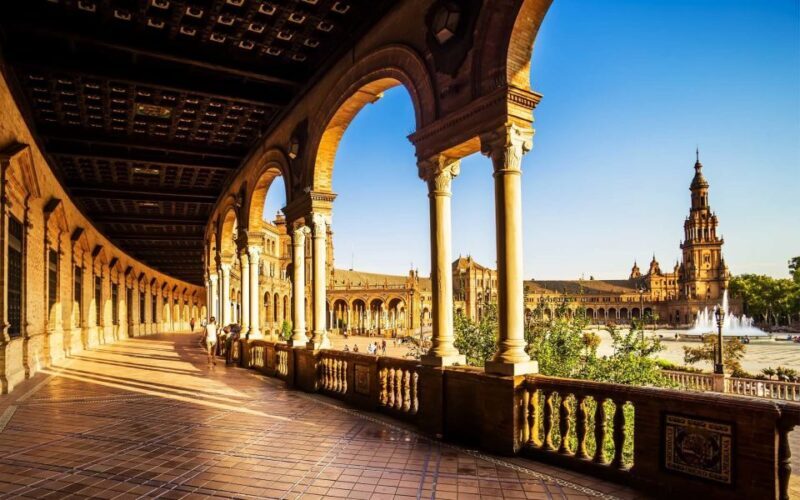 The Best of Seville: Private 2,5 Hour Walking Tour - Key Points