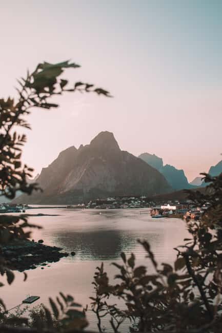 The Bucket list - Reine and Western Lofoten 4h sightseeing - A Closer Look at the Experience