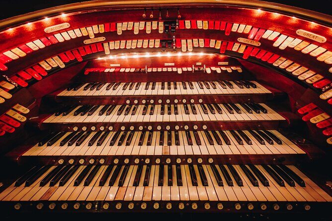 The Chicago Theatre Tour Experience - Practicalities: What to Expect