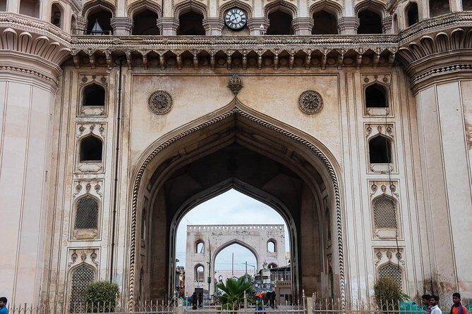 The City of Pearls Walking Tour - Authentic Local Experiences