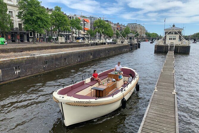 The Cozy and Fun Canal Tour - An In-Depth Look at the Cozy and Fun Canal Tour