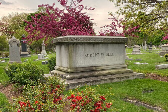 The Deep Pockets Of Graceland Cemetery Walking Tour - Exploring the Hidden Depths of Chicago’s Graceland Cemetery: A Detailed Review