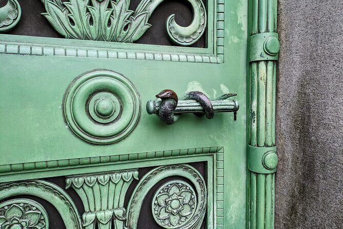 The Deep Pockets Of Graceland Cemetery Walking Tour - Key Points