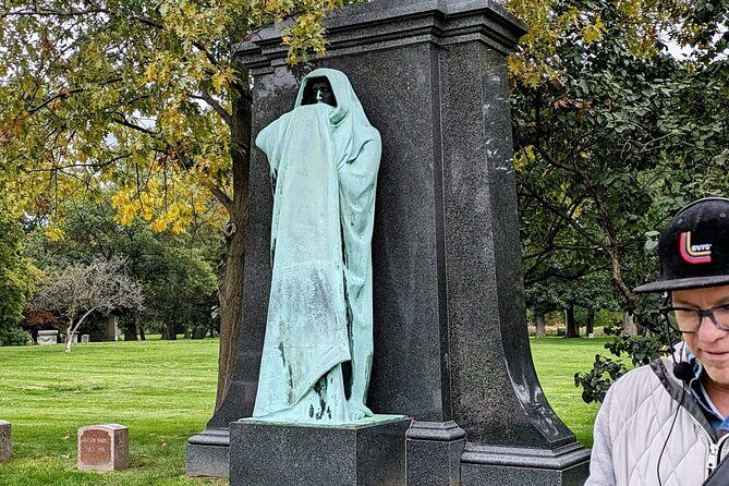 The Deep Pockets Of Graceland Cemetery Walking Tour - The Sum Up