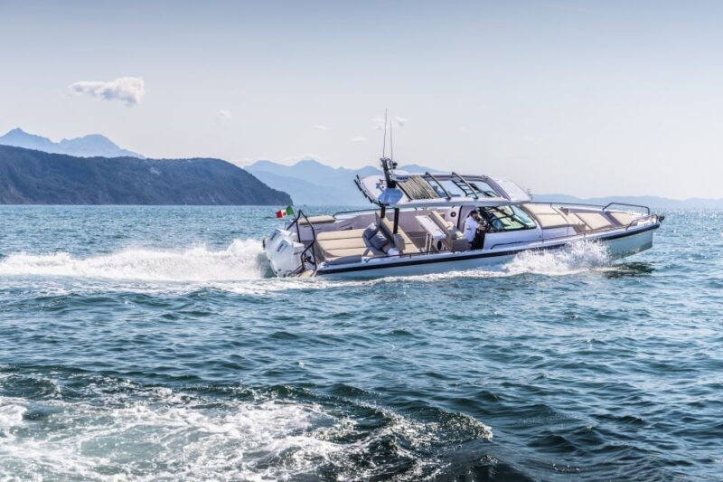 The Fastest All Inclusive Private Motor Yacht in Santorini - An In-Depth Look at the Santorini Private Yacht Experience