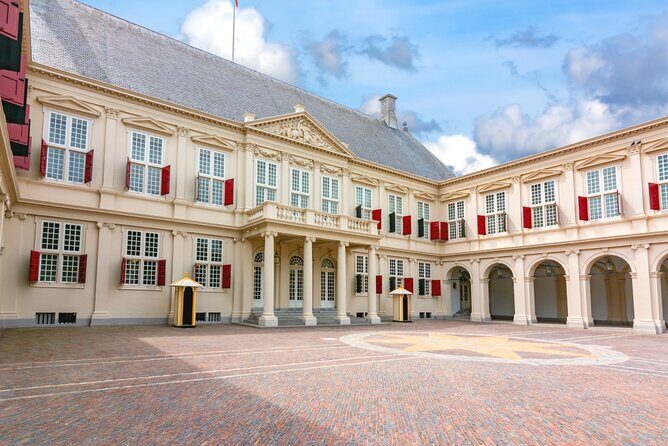 The Hague Scavenger Hunt and Sights Self-Guided Tour - Why This Tour Works Well