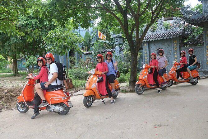 The insider's Hanoi + Train Street 4,5 Hours Female Ao Dai Riders - Who this tour is best for