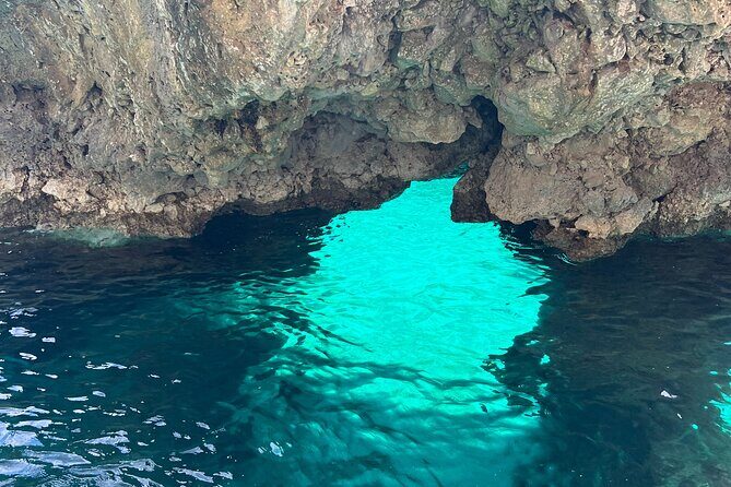 The Island of Capri Private Boat Tour 3 hours - FAQ