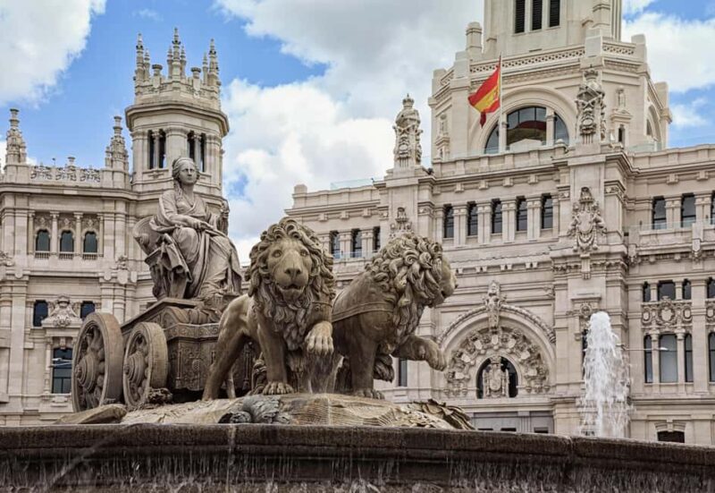 The most complete tour of Madrid: Austrias, Palace, and Cathedral. Local guides. - Who This Tour Suits Best