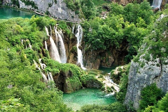 The natural park of Plitvice Lakes transportation, and return to Zadar - Key Points