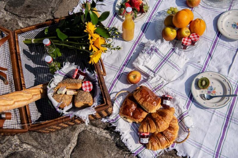 The Parisian Picnic - Key Points