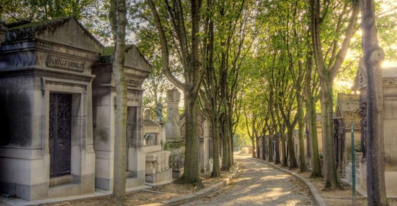 The Père Lachaise Cemetery: Guided 2-Hour Small-Group Tour - An In-Depth Look at the Père Lachaise Experience