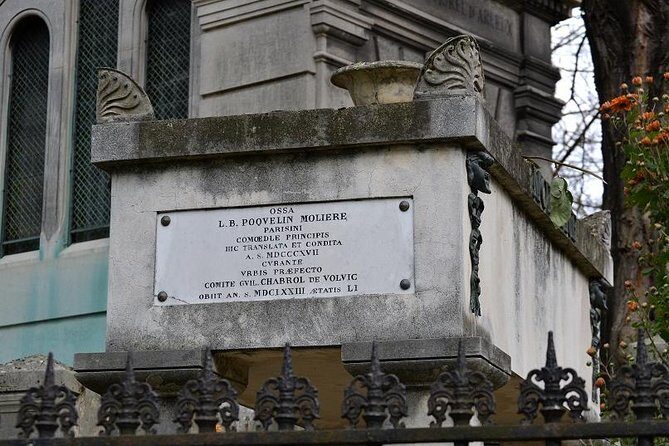 The Pere Lachaise Cemetery Private Tour - The Value of a Guided Tour in a Large Cemetery