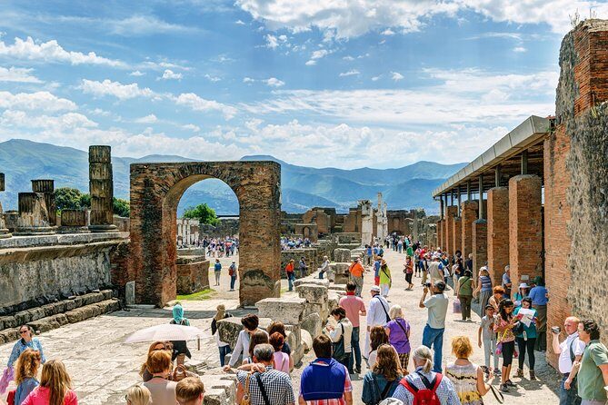 The real life in the old Pompeii tour with Archaelogical Guide All Inclusive - An In-Depth Look at the Pompeii Experience