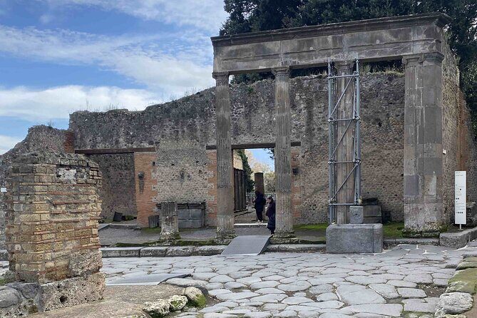 The Rise, Fall, and Rediscovery of Pompeii: A Self-Guided Tour - A Deep Dive into the Experience