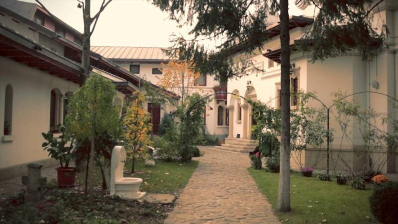 The secret Bucharest - half day walking tour - Deep Dive Into the Highlights