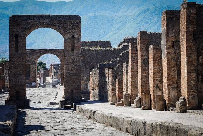 the splendour of Pompeii ruins with pompeii guide - Analyzing the Tour Experience