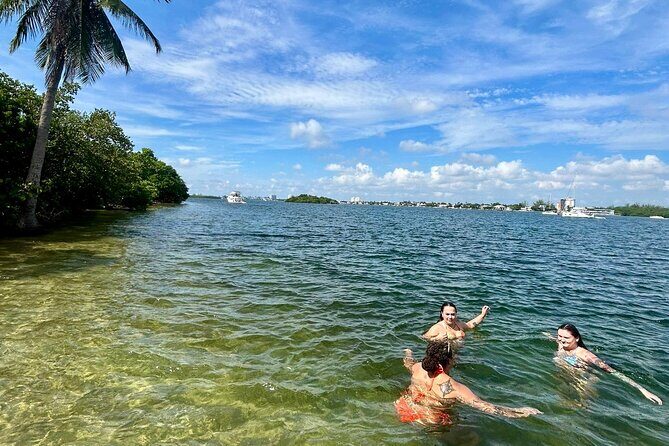 The Ultimate 4-Hour Miami Charter: Exclusive Views & Tropical Fun - Key Points