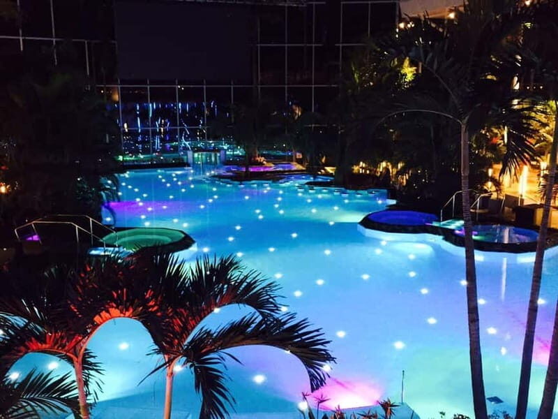 Therme:Spa Day at the biggest oasis of RelaxationBucharest - Exploring the Largest Wellness Center in Europe