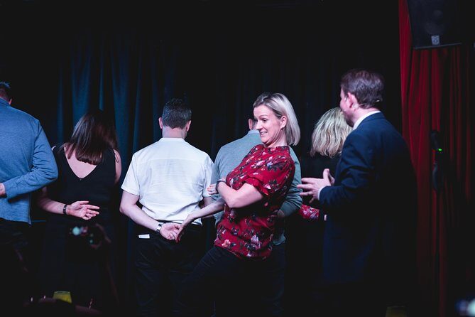 (Thur 7pm) Comedy Magic Show includes 1x Pizza & 2 glasses of Prosecco - Who Will Love This Experience?