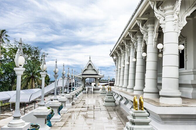 Tiger Cave Temple, Emerald Pool & Hot Springs Tour from Krabi - FAQ