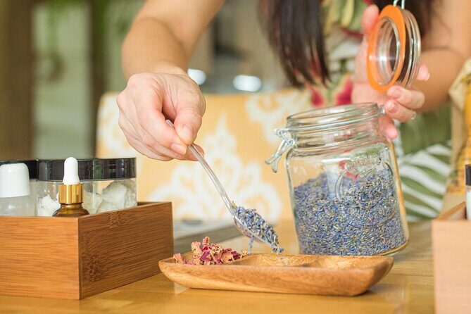 Timeless Face Beauty Products Workshop: Making Natural Cream & Serum - An In-Depth Look at the Skincare Workshop in Oahu